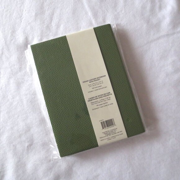 NWT Staples Green Lined Vegan Leather Blank Journal Notebook with Pen Holder - Picture 1 of 4